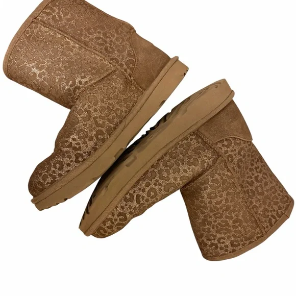 UGG Girls Classic Gold Glitter Leopard Print Boots Size 4 - Picture 3 of 6